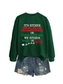 Dettaglio della felpa natalizia verde scuro con slogan e set di pantaloncini in denim - Felpa verde scuro (motivo testo bianco)