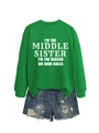 Felpa verde con scritta I'M THE MIDDLE SISTER e pantaloncini in denim su sfondo bianco - S / Verde Erba (Font Bianco)