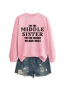 Sweat rose avec texte 'I'm the Middle Sister' et short en jean aux bords effilochés - Rose (Texte Noir)