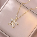 Elegante gouden vlinder ketting met zirkoonstenen op luxe sieraden geschenkdoos - Vlinder Goudkleurige Ketting (X3558)