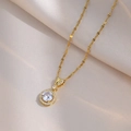Collier en acier titane doré avec pendentif en zircon rond et pavage de strass - Collier en Zircone (X1669) / Or