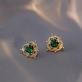 Boucles d'oreilles cœur vintage en or avec gemme verte et halo de zircons - Style de Coeur Vert (E317)