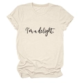 Dettaglio della t-shirt beige con stampa I'm a delight e trama in cotone traspirante - S / Sabbia (Font Nero)