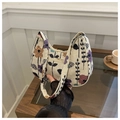 Dettaglio della borsa a mezzaluna in velluto a coste color crema con eleganti motivi floreali - Floreale Scuro Vintage (Jacquard)