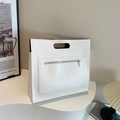Borsa porta PC bianca con trama a coccodrillo, zip dorata e manico traforato moderno - Bianco