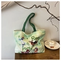 Vista dall'alto della borsa tote in tela con stampa puppy e manici in tessuto verde - Stile Cane Cartone Animato Puppy Party / Verde Chiaro