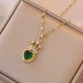 Elegante collana dorata con ciondolo a cuore color smeraldo e corona di diamanti - Verde Smeraldo (X1998 Cuore Corona)