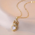 Elegante collana a cuore d'oro con gemma taglio smeraldo e ciondolo a corona lucida - Bianco (X1998 Cuore Corona)