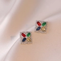 Eleganti orecchini a lobo a quadrifoglio con pietre colorate su seta color champagne - Orecchini a Trifoglio a Quattro Foglie Colorati (E383)