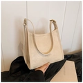Dettaglio della borsa in pelle bianco crema con logo FASHION & BAGS LEATHER stampato - Bianco