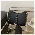 Sac hobo noir minimaliste avec boucle dorée et bandoulière verticale élégante - Noir