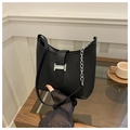 Borsa a tracolla minimalista in pelle nera con fibbia ad H e dettagli a catena - Nero