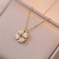 Elegante gouden klavertje vier ketting met parelmoeren hartjes en zirkonia steentjes - Gouden Opvouwbare Klaver Ketting (X1638) / Goud