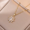 Elegante goldene Sonnenblumenhalskette mit funkelndem Zirkonia-Anhänger in einer Schmuckschatulle - Sonnenblumen Halskette (X0862)