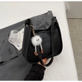 Retro black bucket bag in faux leather with a cute plush charm for winter fashion - With Charm / Black