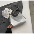 Borsa a spalla argento minimalista con finitura metallica e scritta dorata - Blu scuro