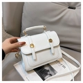 Petit sac carré blanc en similicuir avec boucles dorées et bandoulière amovible - Blanc
