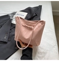 Sac à épaule rose clair avec nœud et tissu texturé pour un style féminin élégant - Rose