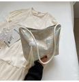 Dettaglio del ricamo jacquard cinese tradizionale e nappa di seta su borsa a secchiello - Blu con Pendente