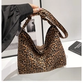 Borsa tote grande leopardata in tela marrone e nera con ampia tracolla comoda - Leopardo Caffè