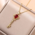 Elegante collar de llave de corona dorada con circón de corazón y colgante gema roja - Collar de Llave de Corona Dorada (X1637)