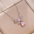 Silberne Schleife-Halskette mit rosa Herz-Edelstein und Zirkonia in einer Geschenkbox - Halskette Set (Rosa Herz Schleife)
