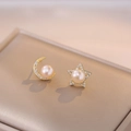 Eleganti orecchini asimmetrici a stella e luna con perle e placcatura in zircone oro - Orecchini Stella Luna Perla (E0164) / Rosa Chiaro