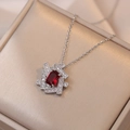 Elegante collana in acciaio al titanio con gemma rossa rettangolare e ciondolo con zirconi - Collana con Pietra Preziosa Rossa (X2261)