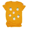 Détail du t-shirt festif avec motifs graphiques de Père Noël en paillettes colorées - S / Hauts / Jaune Moutarde