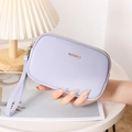 Portafoglio in pelle lavanda con cinturino da polso e logo dorato elegante - Blu Viola