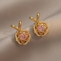 Boucles d'oreilles fleur dorée avec cristal rose et micro-pavage en zircons blancs - Boucles d'Oreilles Fleur en Zircon (E0575)
