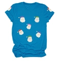 Détail d'un t-shirt de Noël bleu avec motifs de Père Noël festifs et revers aux manches - S / Hauts / Bleu lac