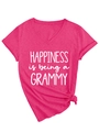 Detail eines rose-roten T-Shirts mit V-Ausschnitt, Grammy-Druck und Knoten am Saum - Rosarot (Weiße Schrift)