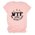 Dettaglio maglietta rosa in cotone con stampa WTF Wine Tasting e maniche arrotolate - Taglia S / Rosa
