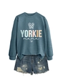 Flachbild von blauem Yorkie Mama Sweatshirt und Distressed Denim Shorts auf weißem Grund - S / Blaues Sweatshirt (Weiße Schrift)