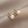 Eleganti orecchini in perla d'acqua dolce dorati con strass su seta champagne - Stile Oro Perla (E0477)