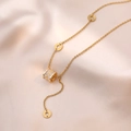 Collar dorado con colgante de cilindro de circón y números romanos en seda champán - Colgante Cilíndrico de Circonita con Pavé (X2376) / Dorado