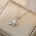 Elegante collana a quadrifoglio d'argento con perle e zirconi in confezione regalo - Collana con Fiori in Zirconia (X2401)