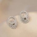 Orecchini a forma di sole scintillanti con zircone trasparente e finitura in metallo argento - Orecchini Girasole in Zirconia (E0643) / Argento