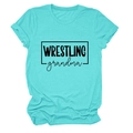 Détail de l'imprimé Wrestling Grandma sur un t-shirt en coton turquoise à col rond - S / Bleu Eau Profonde (Police Noire)