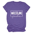 Détail d'un t-shirt violet avec imprimé Wrestling Grandma blanc et texture du tissu - S / Violet (Police Blanche)