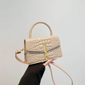 Elegante beige Damenhandtasche mit Krokodilmuster und goldenem Metallverschluss - Khaki