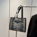 Borsa tote chic leopardata grigia con tasca in pelle con zip e sottili spalline - Nero