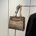 Grande borsa shopper leopardata con manici in pelle marrone e tasca anteriore - Marrone