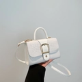 Sac à main blanc à motif crocodile avec boucle dorée et bandoulière amovible - Blanc