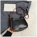 Close-up of retro half-moon crossbody bag in black and brown textured PU leather - No Pendant / Black