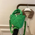 Bolso acolchado verde lima vibrante con correa de hombro tejida a juego y asa - Verde