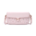Dettaglio borsa a tracolla rosa con fibbia a foglia e tasche floreali stampate - Rosa