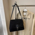 Retro zwarte matte suède crossbody tas met verstelbare riem en gespsluiting - Zwart