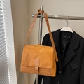 Retro bruine suède crossbodytas voor dames met klep en verstelbare schouderriem - Bruin